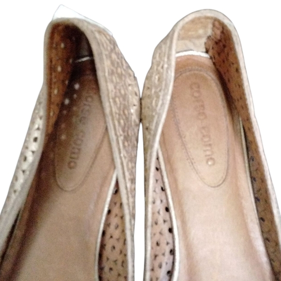 Corso Como Gold Flats with Sleek Design Women's Size 8 - Picture 4 of 10